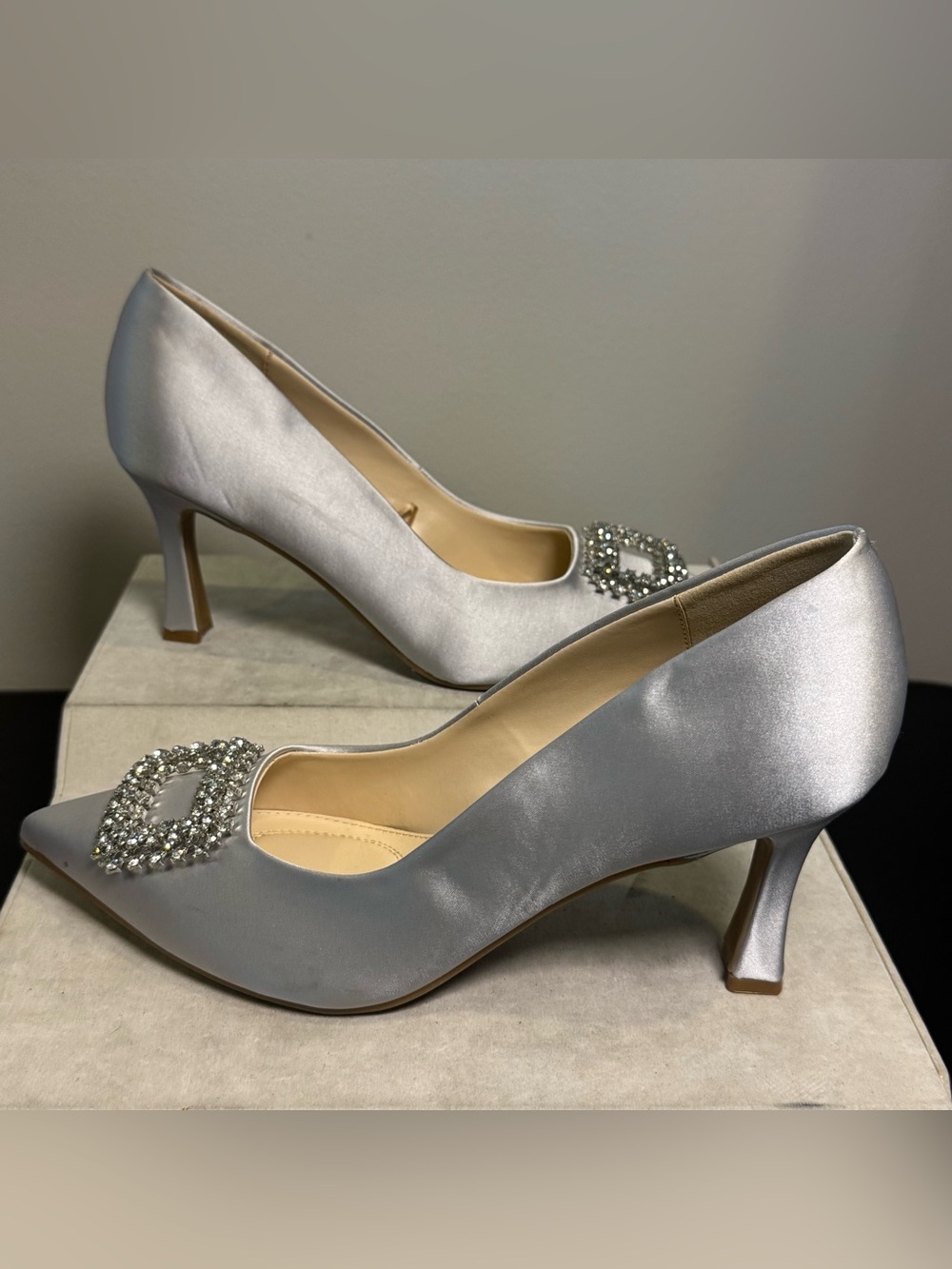 Nine West Silver Satin Pointed-Toe Pumps with Crystal Buckle , size 9, NWOT